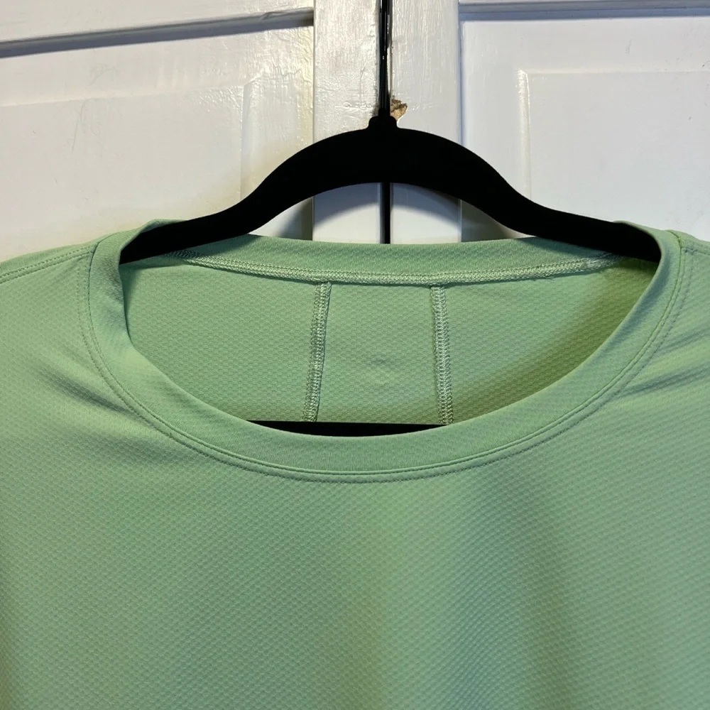 Lululemon EUC Muscle Love Long Sleeve Crop Top Size Women’s 12 Color Green